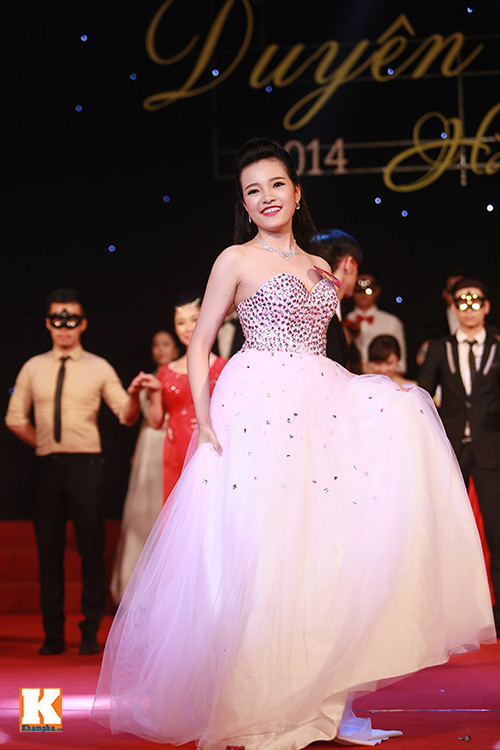 Nữ sinh Duyên dáng Hà thành yêu kiều với đầm dạ hội - 13