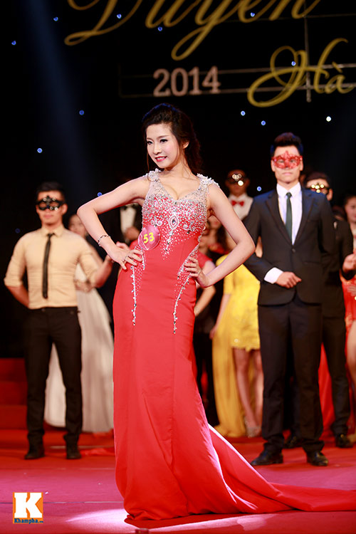 Nữ sinh Duyên dáng Hà thành yêu kiều với đầm dạ hội - 16