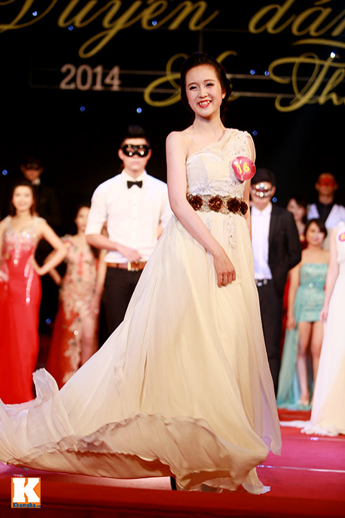 Nữ sinh Duyên dáng Hà thành yêu kiều với đầm dạ hội - 18