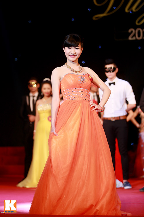 Nữ sinh Duyên dáng Hà thành yêu kiều với đầm dạ hội - 20