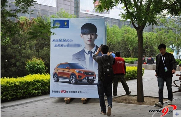 Chỉ 2 phút, Kim Soo Hyun “đốn tim” 8.000 fan Trung - 2