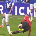 Bóng đá - Rooney suýt đạp gãy chân cầu thủ Everton