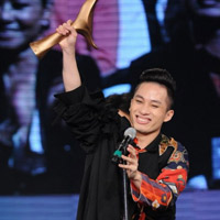 Ca nhạc - MTV - Tùng Dương lập kỷ lục 6 lần nhận giải Cống hiến