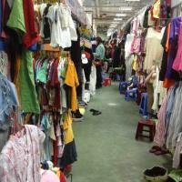 Thị trường - Tiêu dùng - Biến quần áo mới thành hàng thùng để bán giá cao