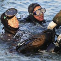 Tin tức trong ngày - Đắm phà HQ: Học sinh mắc kẹt cào cấu bật móng tay