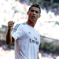 Bóng đá - Video: Ronaldo bỏ lỡ cơ hội ngon ăn