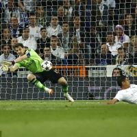 Bóng đá - Casillas phản xạ xuất thần, cứu thua cho Real