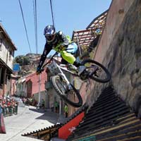 Thể thao - Những pha đổ đèo "thót tim" như phim hành động Mỹ