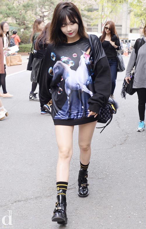 Dấu vết lạ trên thềm ngực mỹ nhân Hong Kong - 9