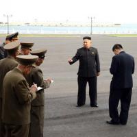 Thế giới - Vì sao quan chức cạnh Kim Jong-un luôn ghi chép?