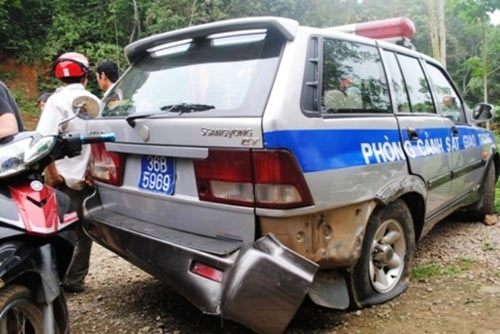 Tông trung tá CSGT bị thương rồi bỏ trốn vào rừng - 2