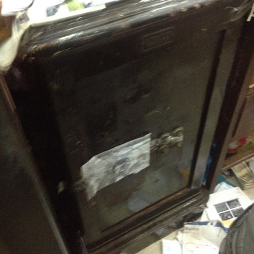 CA khám tiệm vàng, tạm giữ 559 lượng, hàng ngàn ngoại tệ - 3