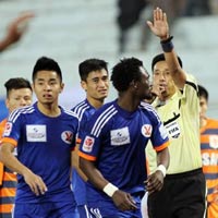 Bóng đá - V14 V-League 2014: Vừa đá vừa lo "vỡ giải"…