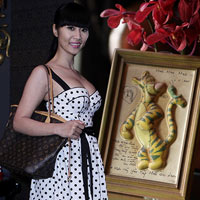 Đời sống Showbiz - "Soi" kỷ vật tình yêu trong túi Lê Kiều Như