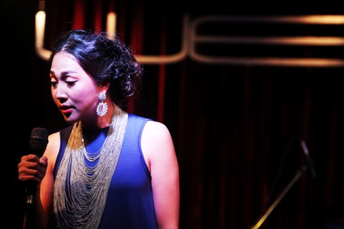 Nguyên Thảo, Uyên Linh khiến khán giả thích thú - 2