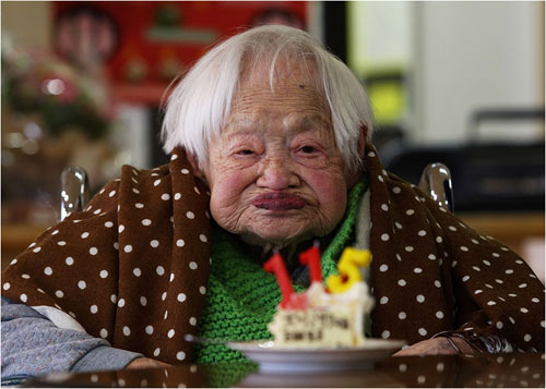 Cụ bà 116 tuổi tiết lộ bí quyết sống lâu - 1