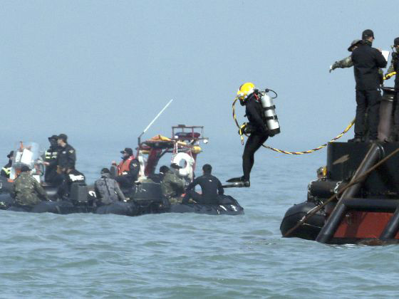 Đắm phà Sewol: Học sinh không kịp gọi vĩnh biệt bố mẹ - 3