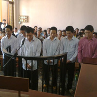 Pháp luật - Đánh chết người, nhóm trai làng lĩnh 17 năm tù