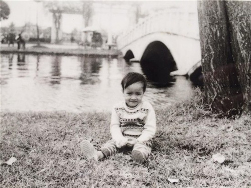 Ảnh thơ ấu dễ thương của sao Việt - 16