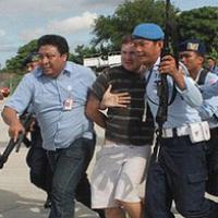 Tin tức trong ngày - Úc: Nhầm buồng lái là toilet, hành khách thành "không tặc"