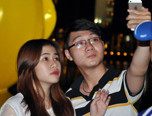 Háo hức xem con vịt cao bằng tòa nhà 6 tầng ở TPHCM - 10