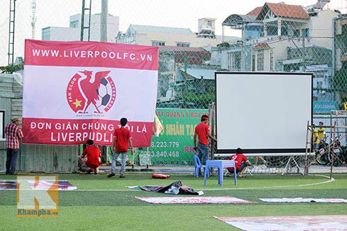CĐV Liverpool dựng "chảo lửa" Anfield giữa Sài Gòn - 4