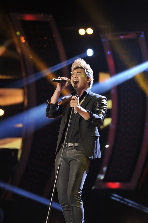"Búp bê quái vật" vào chung kết Vietnam Idol - 8
