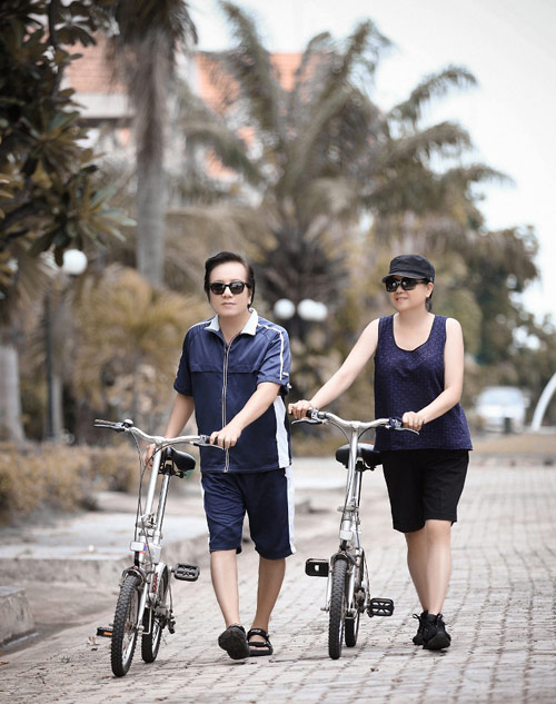 Vợ chồng Elvis Phương "quyết không buông tha nhau" - 4