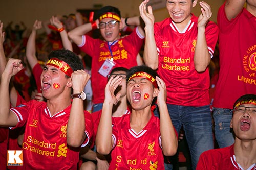 Fan Liverpool nức nở khi The Kop bị sập bẫy Chelsea - 4