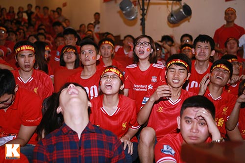 Fan Liverpool nức nở khi The Kop bị sập bẫy Chelsea - 14