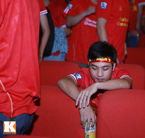 Fan Liverpool nức nở khi The Kop bị sập bẫy Chelsea - 3