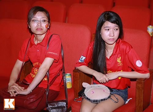 Fan Liverpool nức nở khi The Kop bị sập bẫy Chelsea - 4
