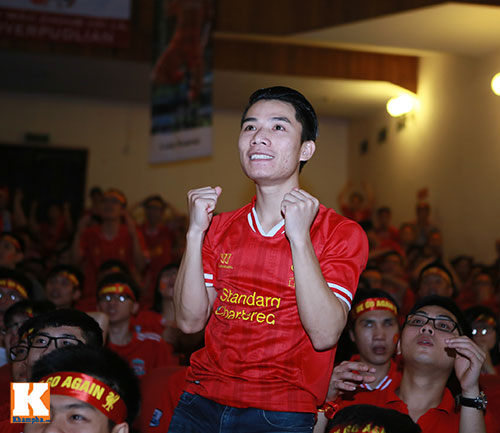 Fan Liverpool nức nở khi The Kop bị sập bẫy Chelsea - 5