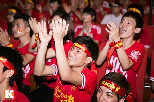 Fan Liverpool nức nở khi The Kop bị sập bẫy Chelsea - 3