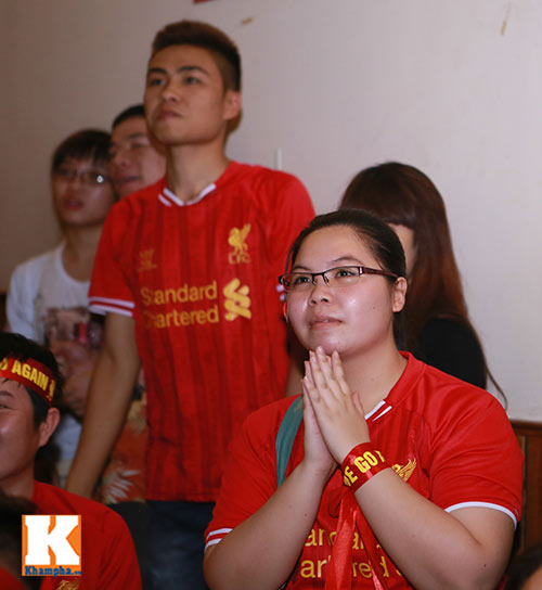 Fan Liverpool nức nở khi The Kop bị sập bẫy Chelsea - 8