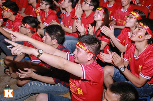 Fan Liverpool nức nở khi The Kop bị sập bẫy Chelsea - 7