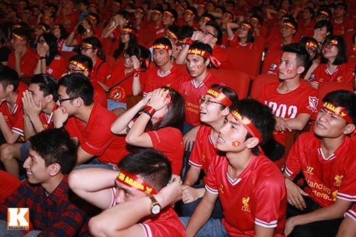 Fan Liverpool nức nở khi The Kop bị sập bẫy Chelsea - 2