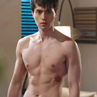 Phim - Lee Dong Wook khoe cơ bắp khiến fan nữ xao động