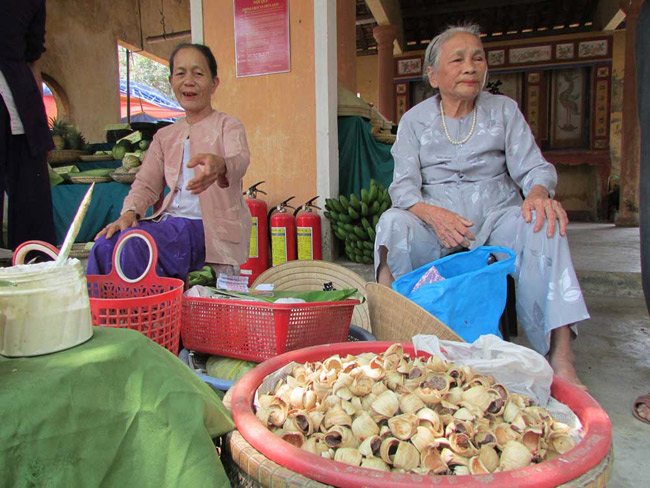 Trở về ngày xưa cũ với tục ăn trầu cau.
