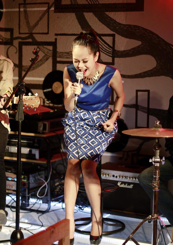 Gặp Hoàng Quyên một ngày bận rộn - 13