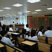 Tài chính - Bất động sản - Nhà đầu tư săn hàng giá rẻ trước kỳ nghỉ lễ