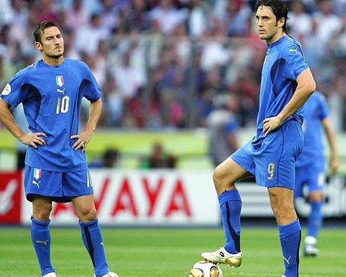 World Cup còn 46 ngày: Luca Toni, Totti hết cơ hội - 1