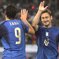 Bóng đá - World Cup còn 46 ngày: Luca Toni, Totti hết cơ hội