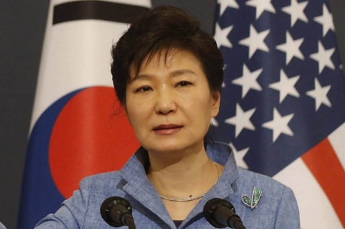 Tổng thống Hàn Quốc xin lỗi về vụ đắm phà Sewol - 1