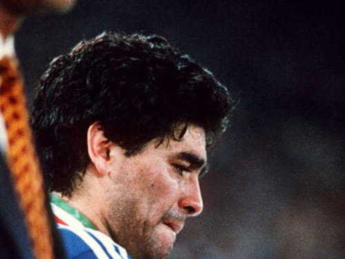 Huyền thoại Maradona: Từ đấng cứu thế đến "tội đồ" (kỳ 2) - 1