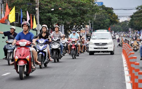 Thông xe cầu Lê Văn Sỹ ở trung tâm Sài Gòn - 6