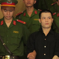 Pháp luật - Người cha tàn nhẫn tâm đâm con 7 nhát