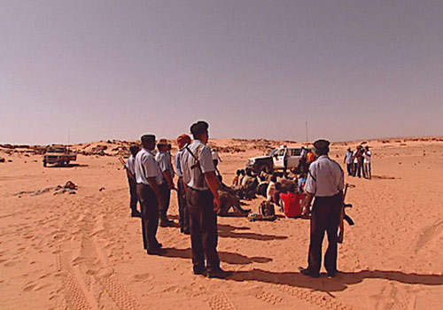 Giải cứu 300 người chờ chết trên sa mạc - 1