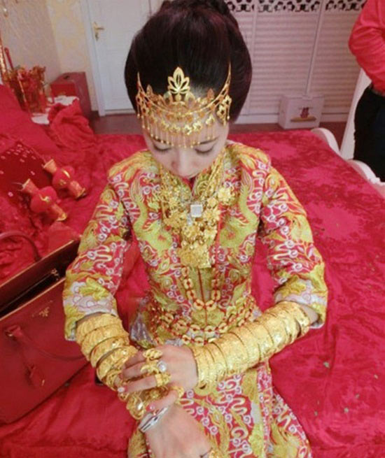 Cô dâu dát vàng từ đầu đến chân ở Trung Quốc - 1