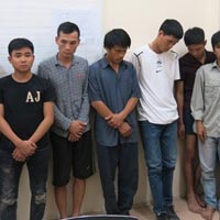 Pháp luật - Con bạc chạy loạn khúc sông khi 20 cảnh sát đột kích